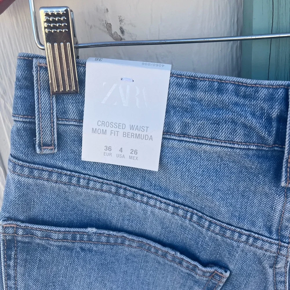 Zara Crossed Waist High Rise Mom Fit BermudaShorts Distressed‎ Size 4